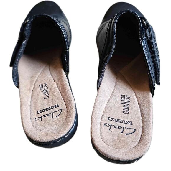Women's Clark's Slide On Sandals size 7 black leather slide on low heel - Picture 3 of 10